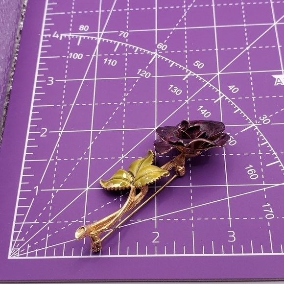 VINTAGE WEISS PURPLE BLOOMING ROSE BROOCH PIN STEM LEAVES GOLD FLOWER JEWELRY - Picture 11 of 12
